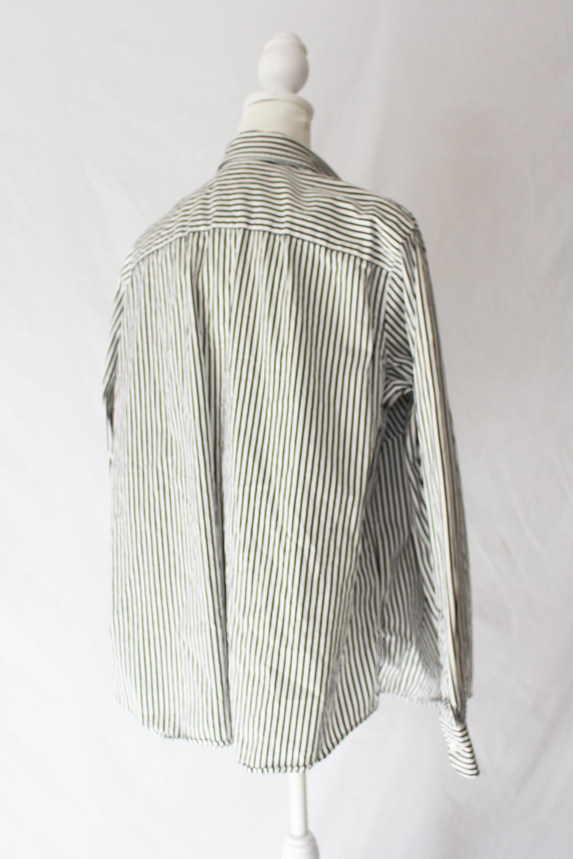 ralph lauren striped dress shirt pre-owned, thrifted, secondhand ralph lauren button up 