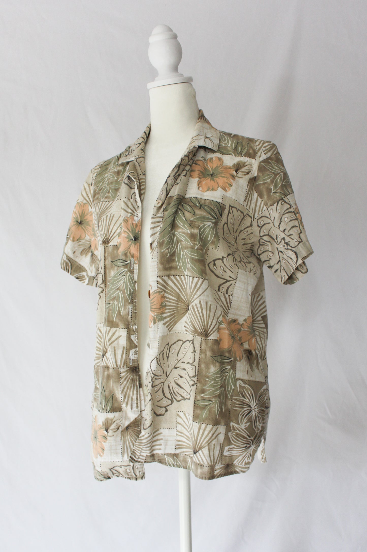 neutral tropical print shirt, tropical print with neutral colors button up, womens small tropical button up button down